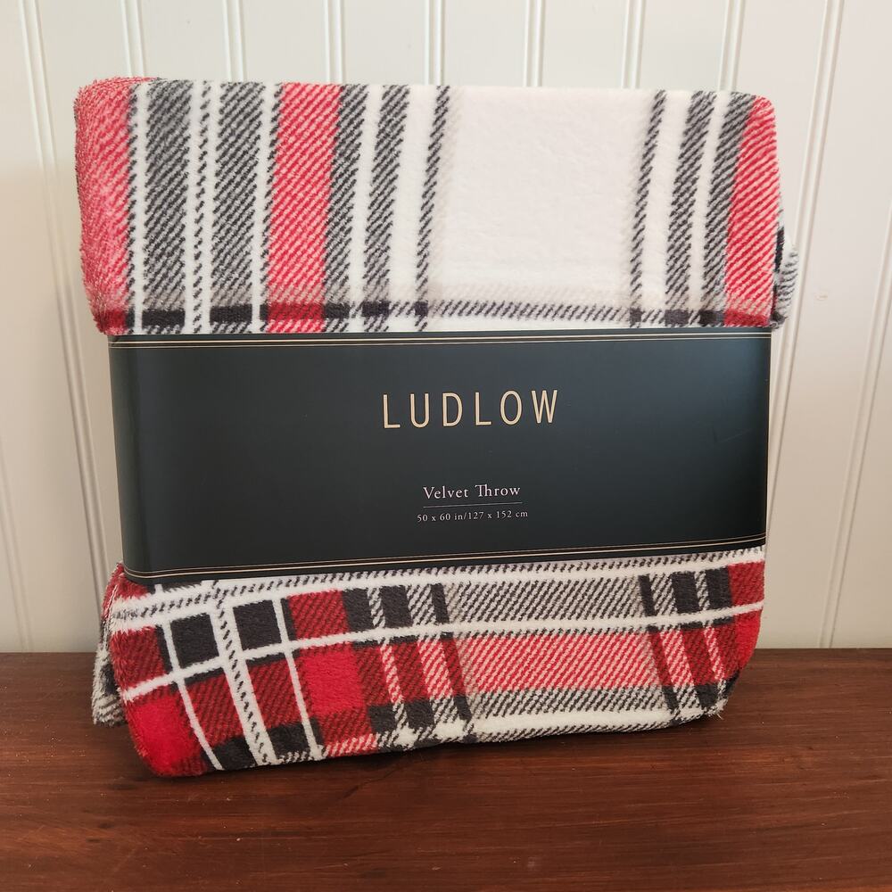 Ludlow Red Plaid Velvet Throw Blanket 50x60in‎ Brand New
